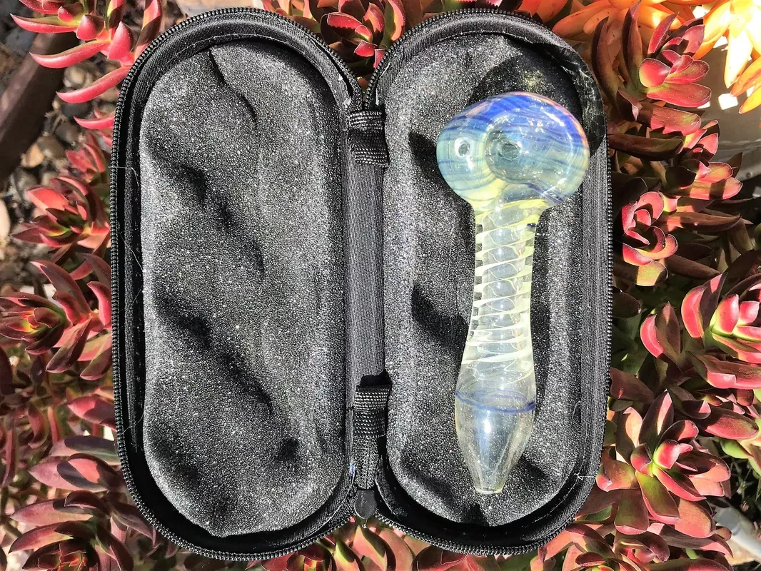 4.5 ” Fumed Glass Handmade Best Hand Pipe w/Zipper Padded Hard Case – Lilac Swirl