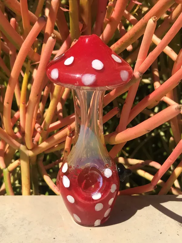 Collectible 4.5 ” Fumed Glass Handmade Mushroom Hand Pipe – Red on Red